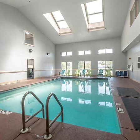 Red Roof Inn & Suites Pensacola-Nas Corry Beach Haven Екстериор снимка