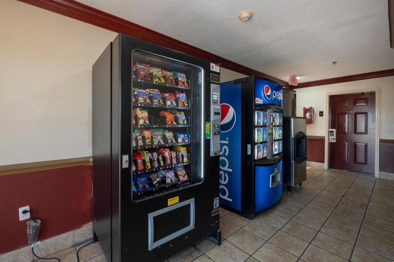 Red Roof Inn & Suites Pensacola-Nas Corry Beach Haven Екстериор снимка