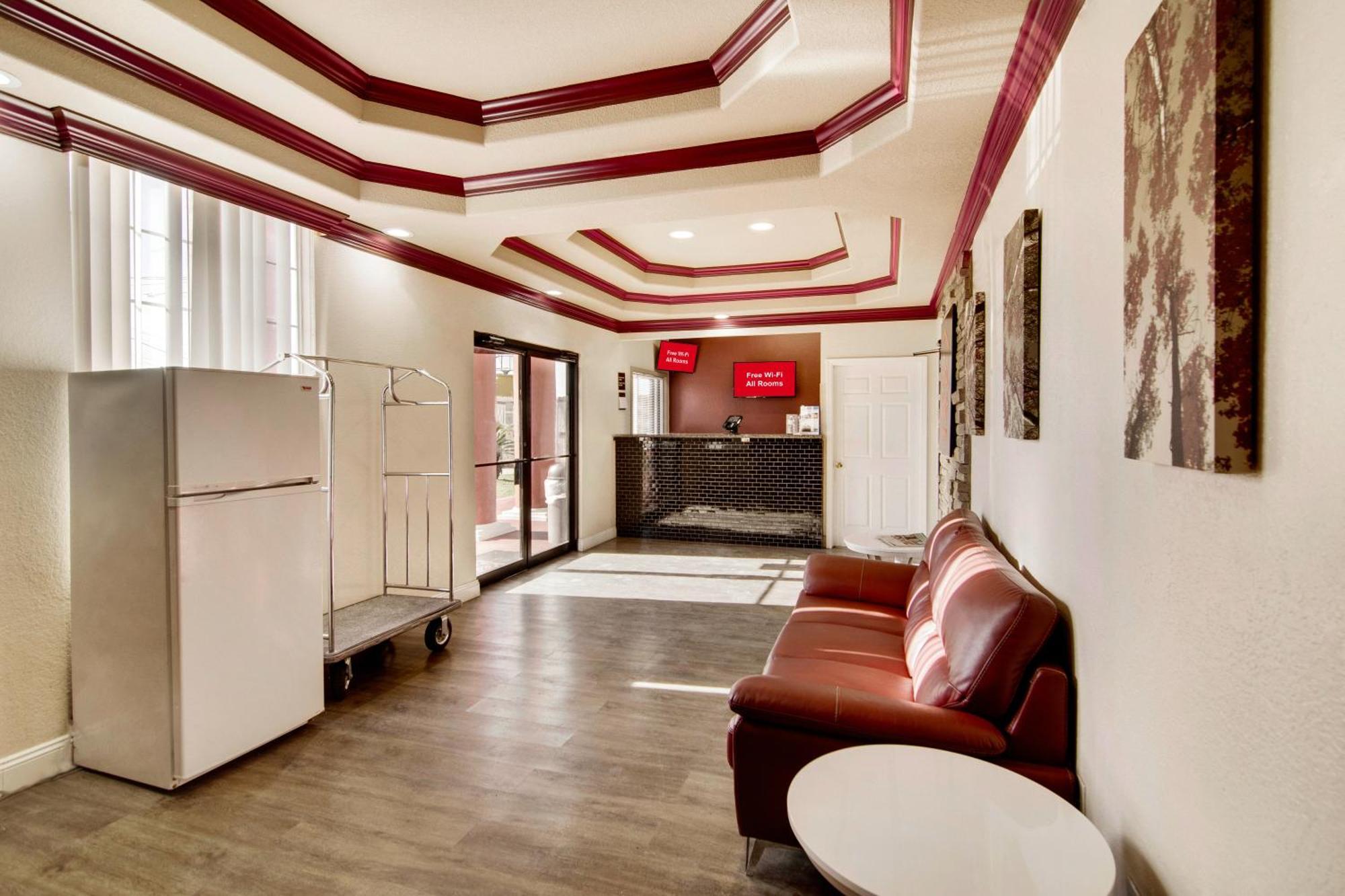 Red Roof Inn & Suites Pensacola-Nas Corry Beach Haven Екстериор снимка