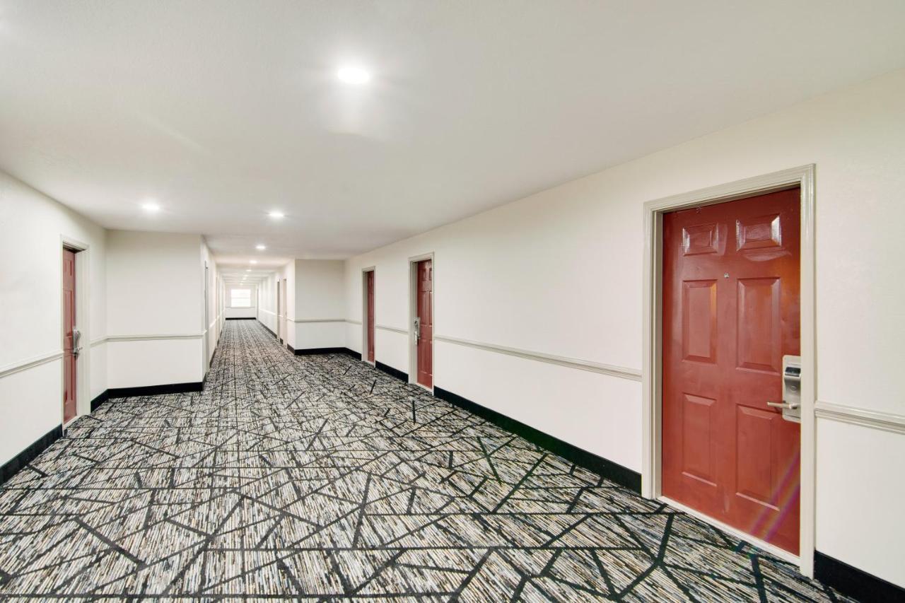 Red Roof Inn & Suites Pensacola-Nas Corry Beach Haven Екстериор снимка