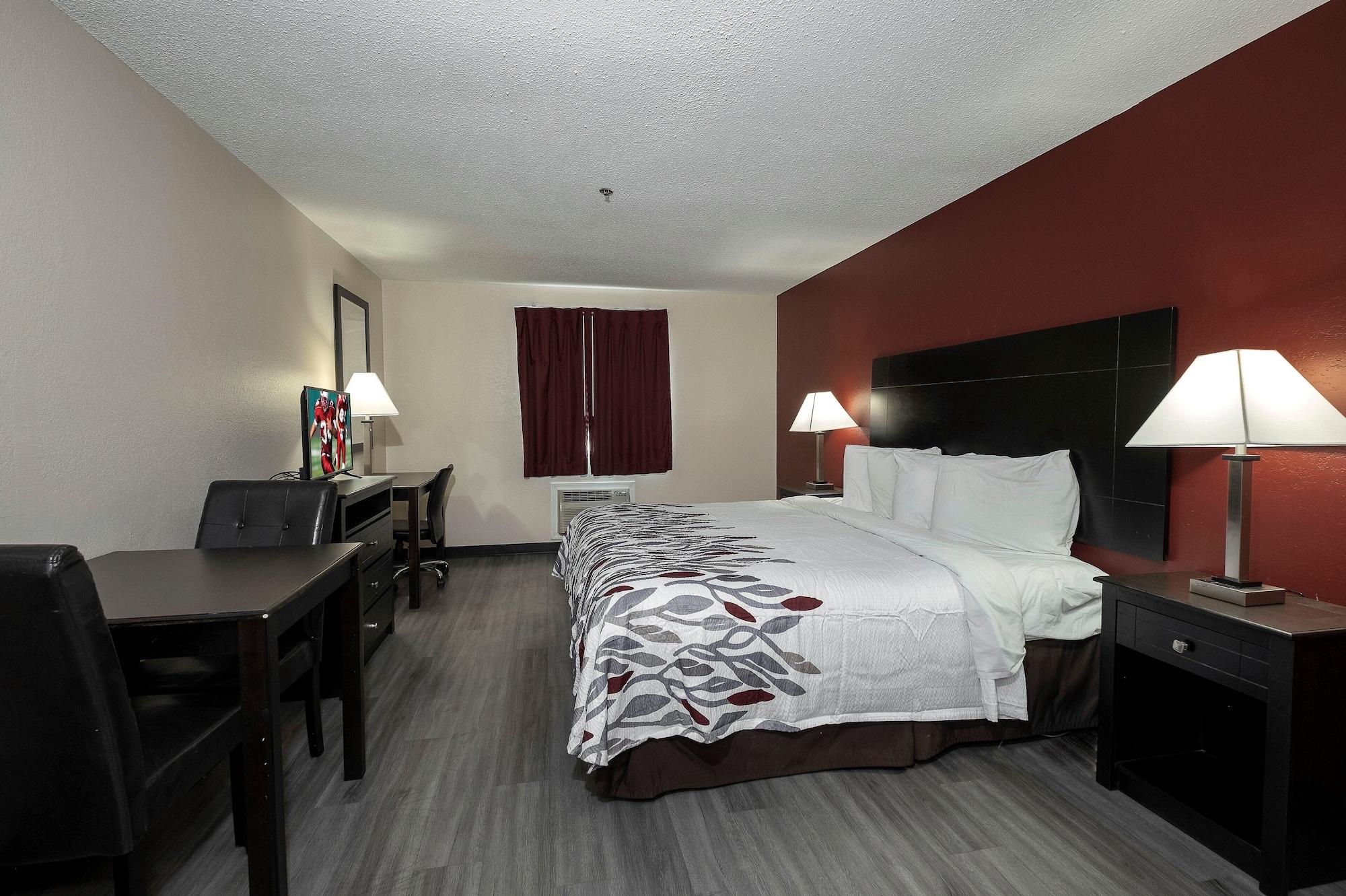 Red Roof Inn & Suites Pensacola-Nas Corry Beach Haven Екстериор снимка