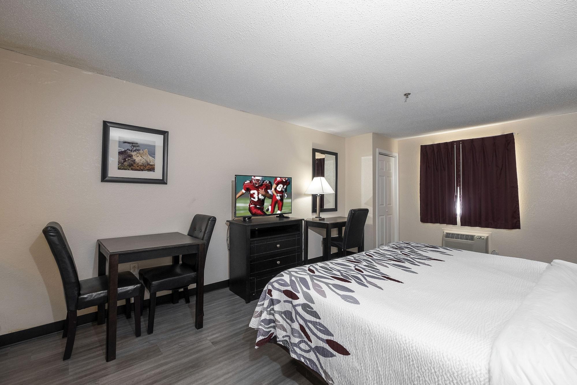 Red Roof Inn & Suites Pensacola-Nas Corry Beach Haven Екстериор снимка