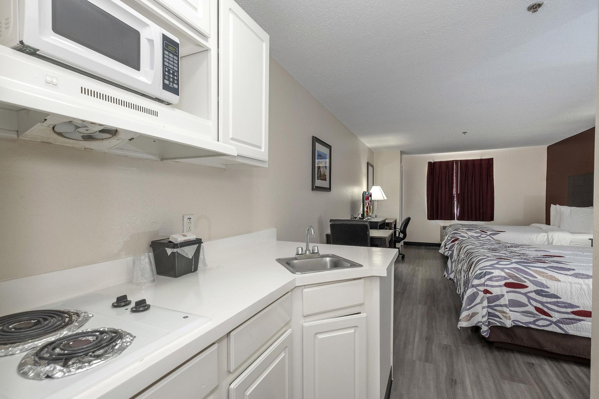 Red Roof Inn & Suites Pensacola-Nas Corry Beach Haven Екстериор снимка