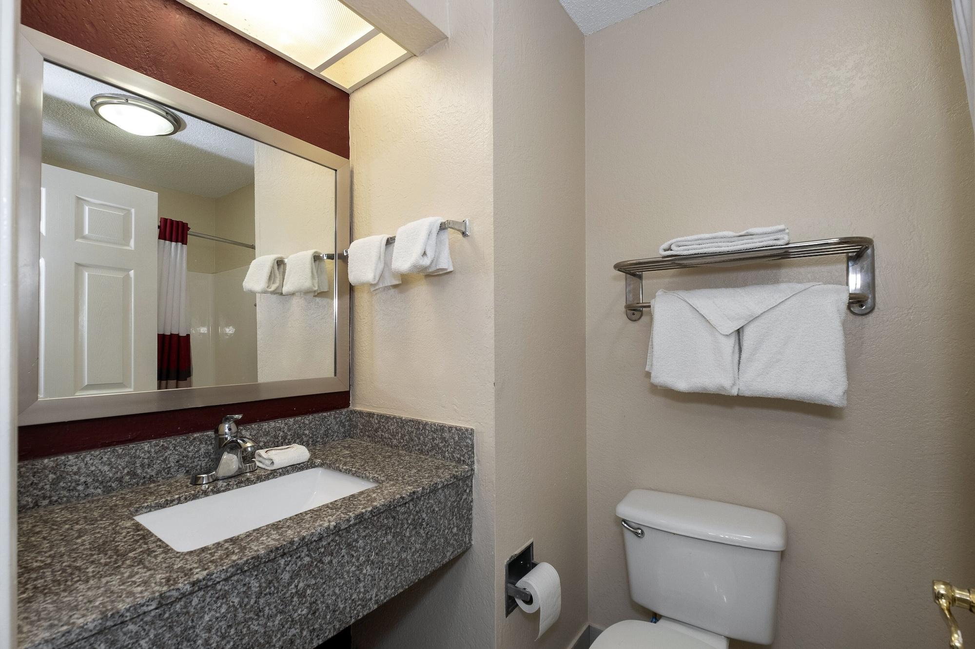 Red Roof Inn & Suites Pensacola-Nas Corry Beach Haven Екстериор снимка
