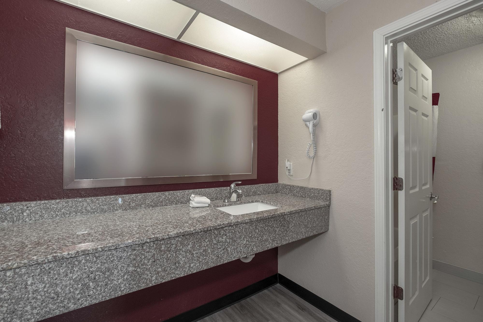 Red Roof Inn & Suites Pensacola-Nas Corry Beach Haven Екстериор снимка