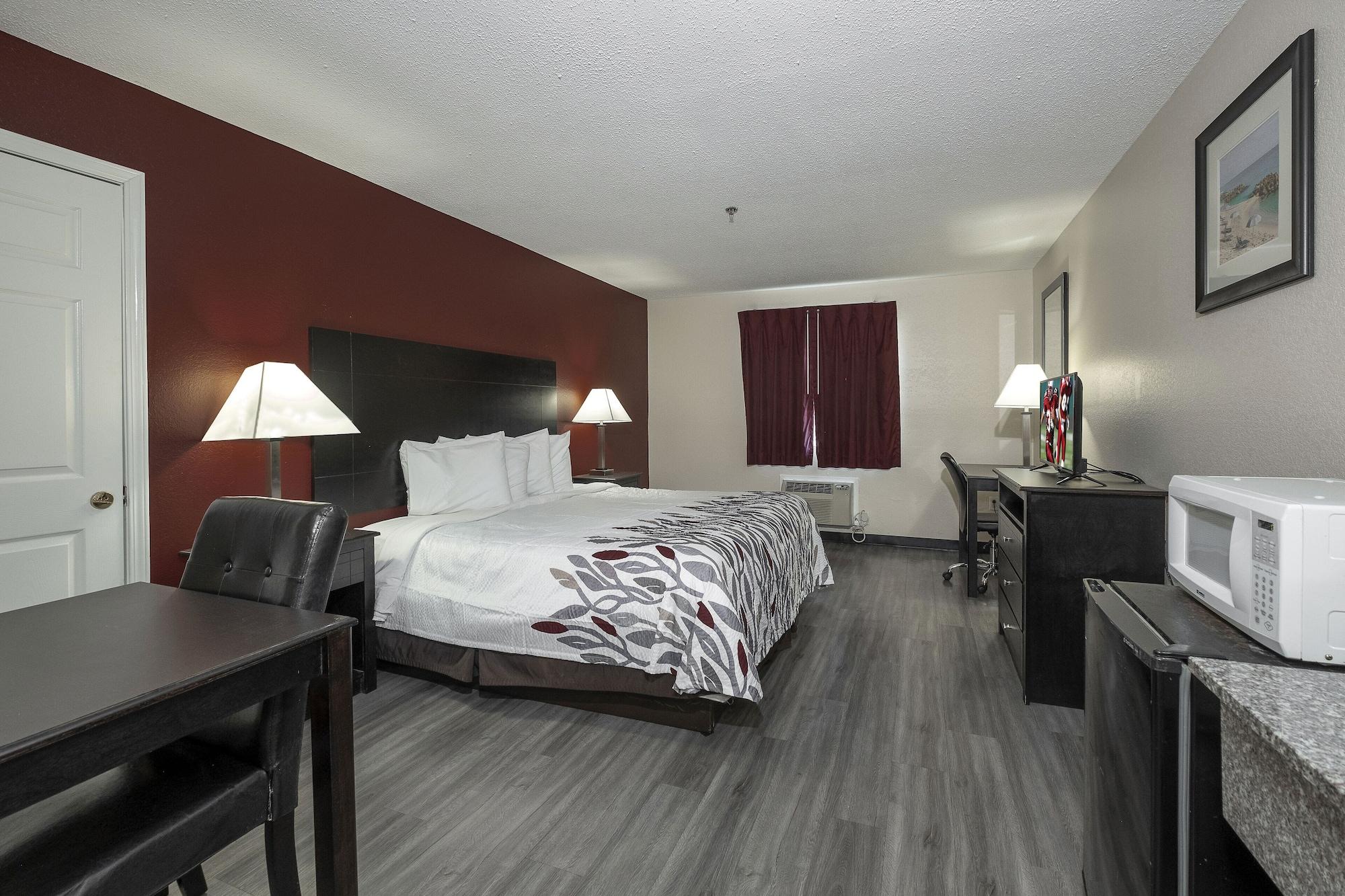 Red Roof Inn & Suites Pensacola-Nas Corry Beach Haven Екстериор снимка