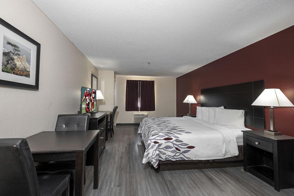 Red Roof Inn & Suites Pensacola-Nas Corry Beach Haven Екстериор снимка