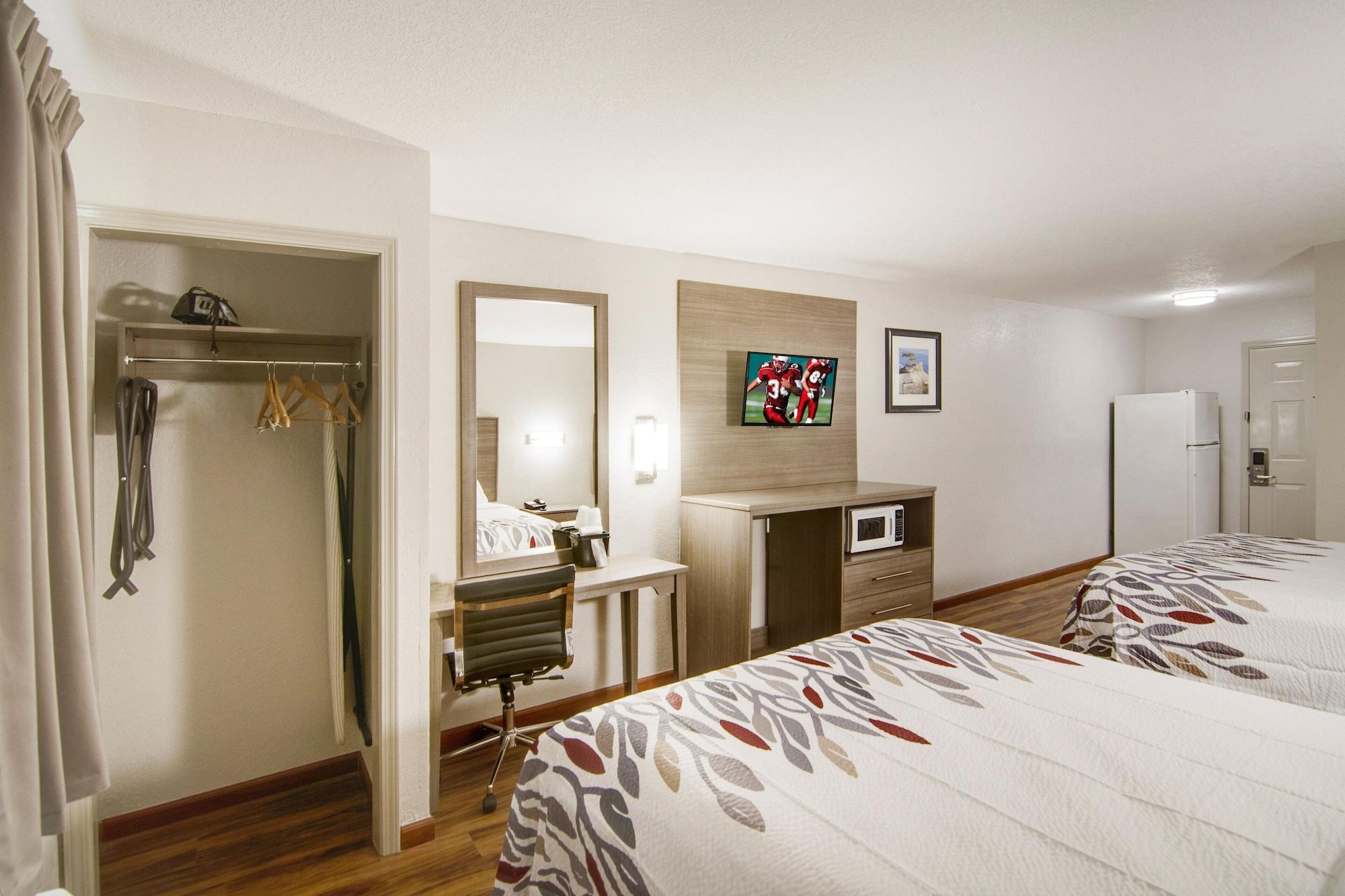 Red Roof Inn & Suites Pensacola-Nas Corry Beach Haven Екстериор снимка