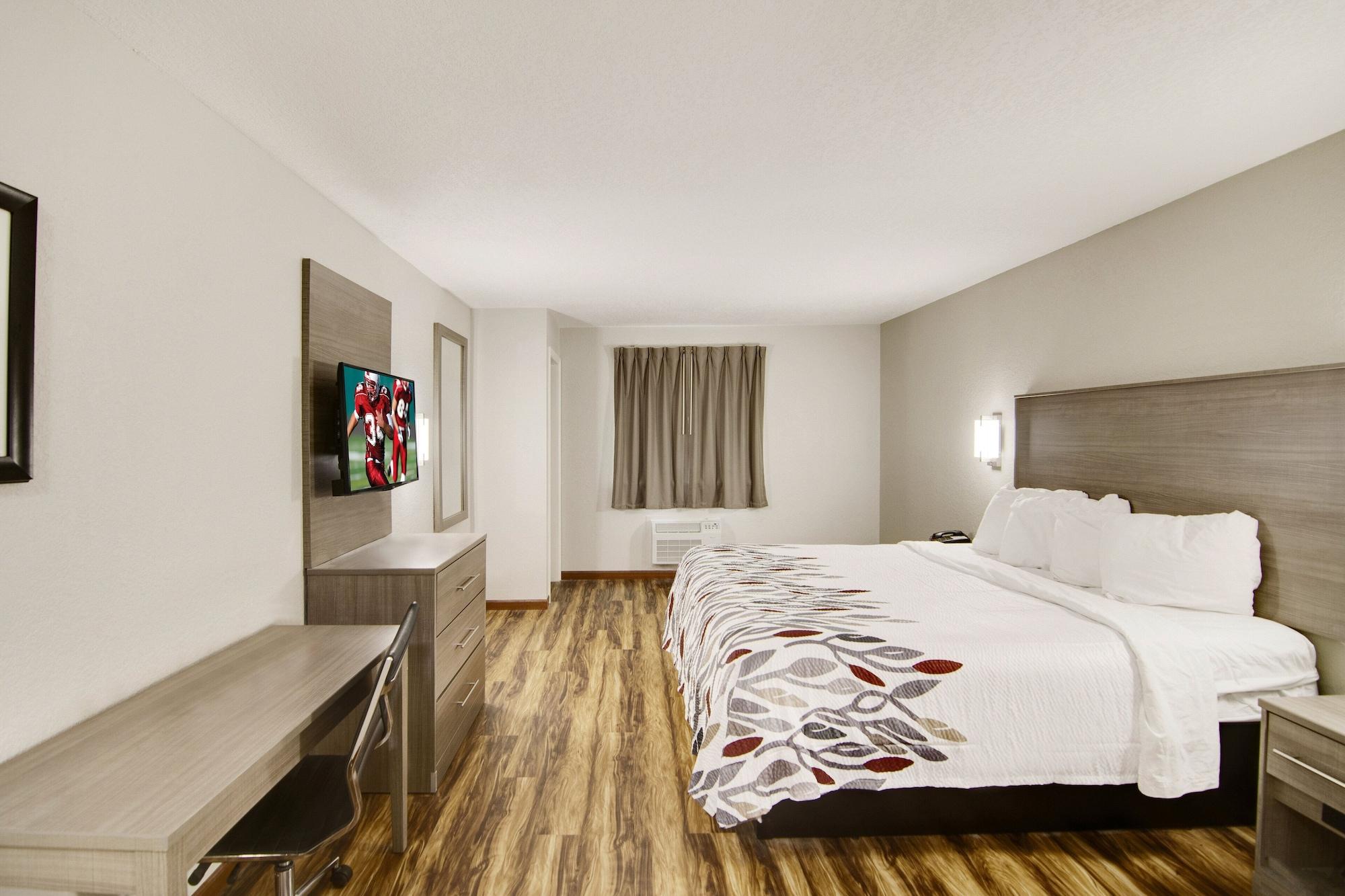 Red Roof Inn & Suites Pensacola-Nas Corry Beach Haven Екстериор снимка