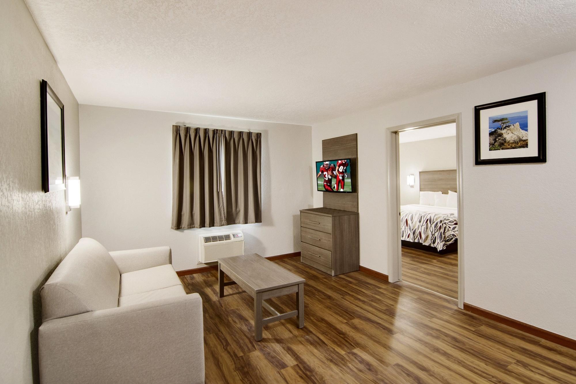 Red Roof Inn & Suites Pensacola-Nas Corry Beach Haven Екстериор снимка