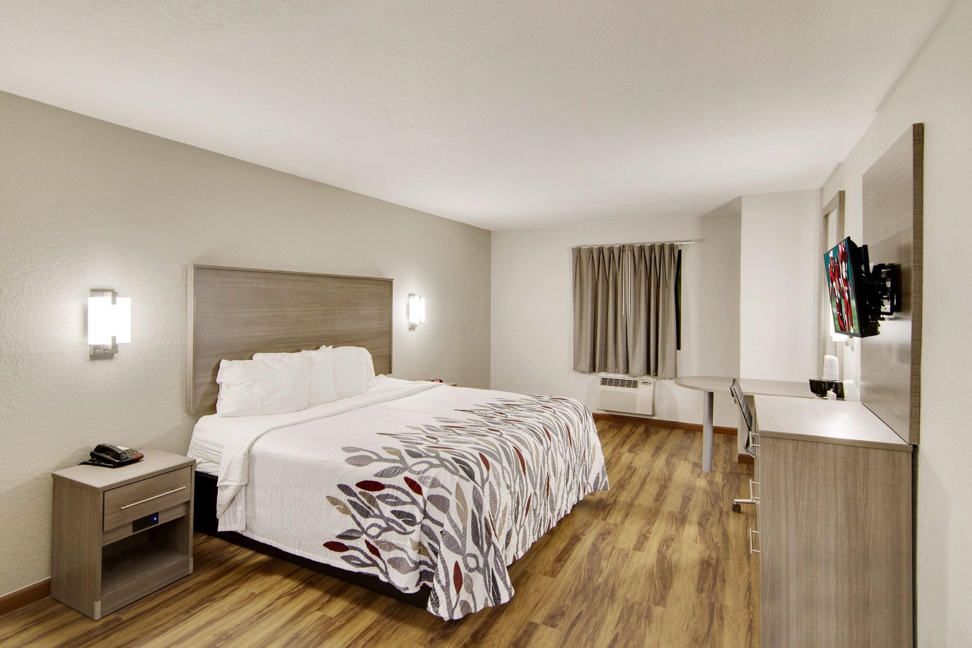 Red Roof Inn & Suites Pensacola-Nas Corry Beach Haven Екстериор снимка