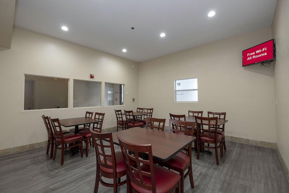 Red Roof Inn & Suites Pensacola-Nas Corry Beach Haven Екстериор снимка