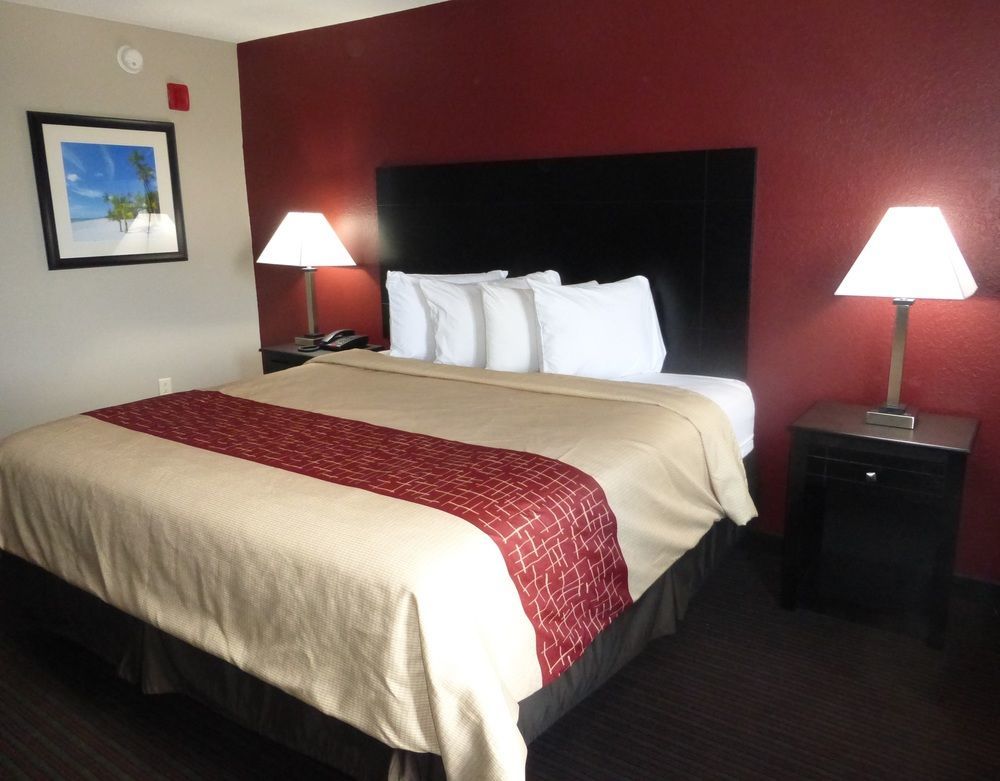 Red Roof Inn & Suites Pensacola-Nas Corry Beach Haven Екстериор снимка